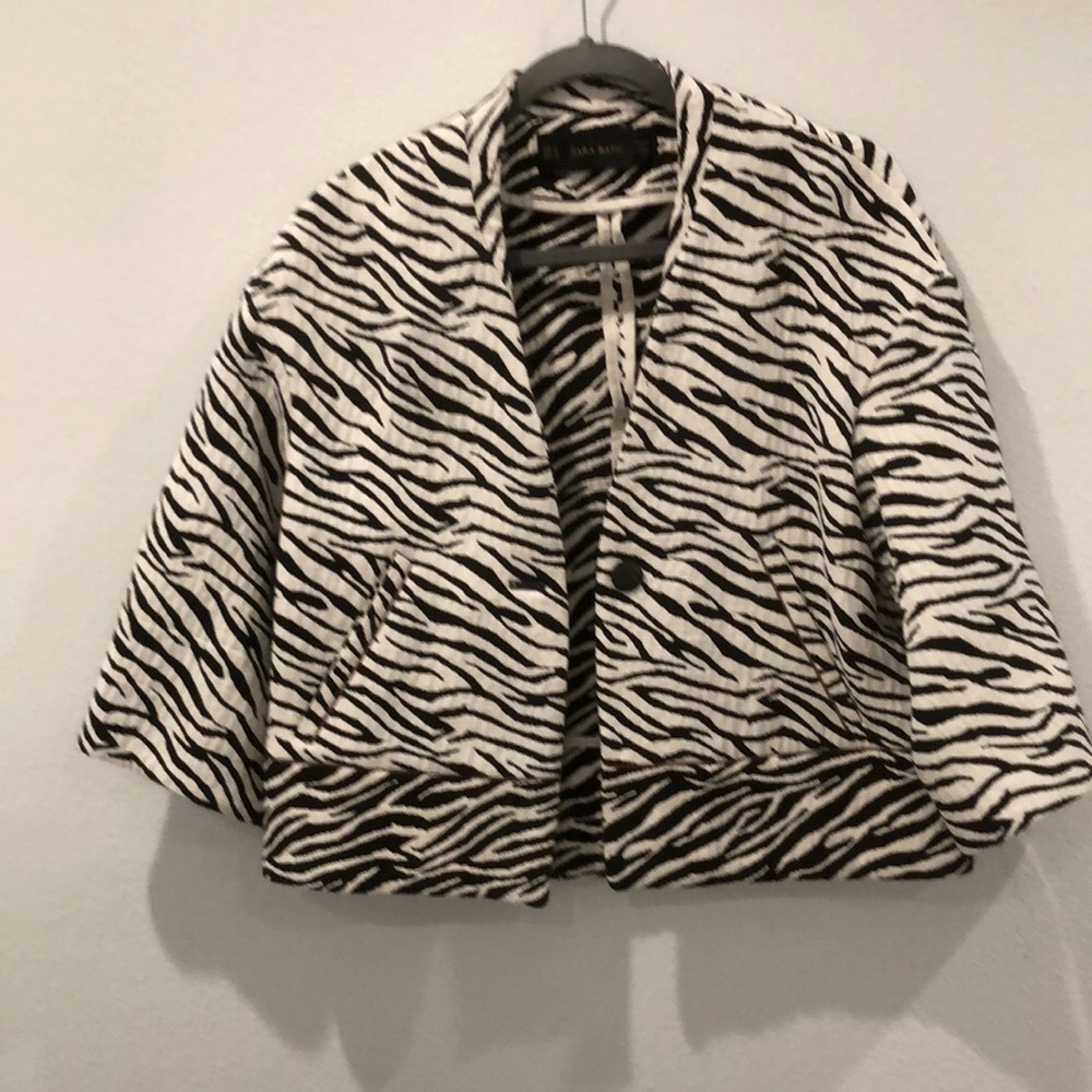 EUC Zara animal print jacket